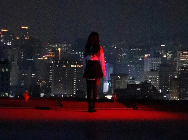 Image extraite du clip vidéo - Olivia Hye, vue de dos